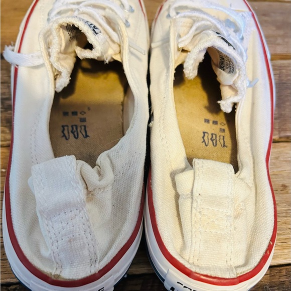 WHIT CHUCKS ! ❤️🤍 - Picture 2 of 5